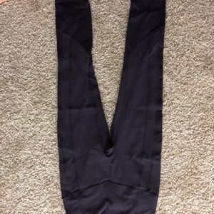 Lululemon size 4 ATRP CROP